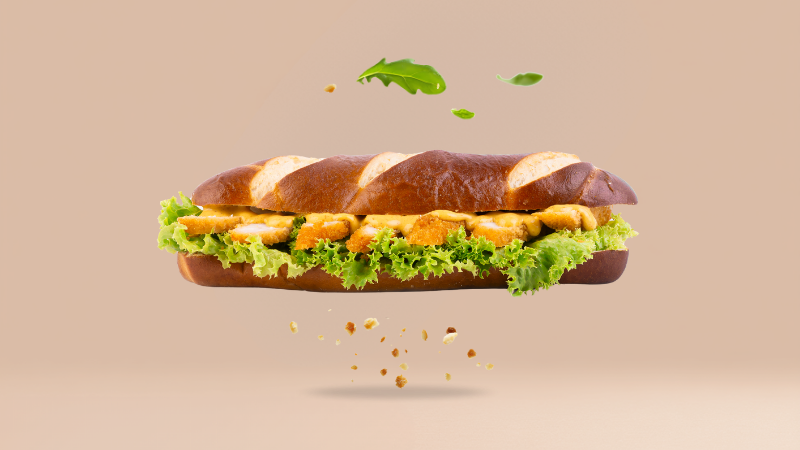 Kanapka bawarska z kurczakiem curry mango