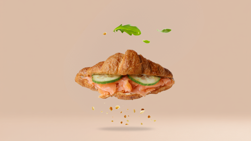 Mini croissant z łososiem