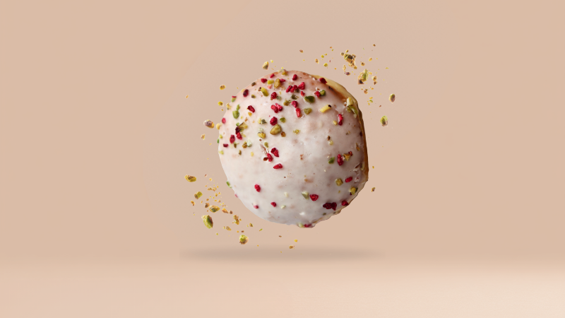 Pączek z nadzieniem pistacjowo malinowym